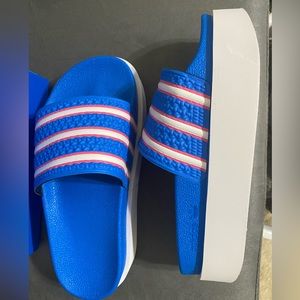 Adidas trendy platform slides